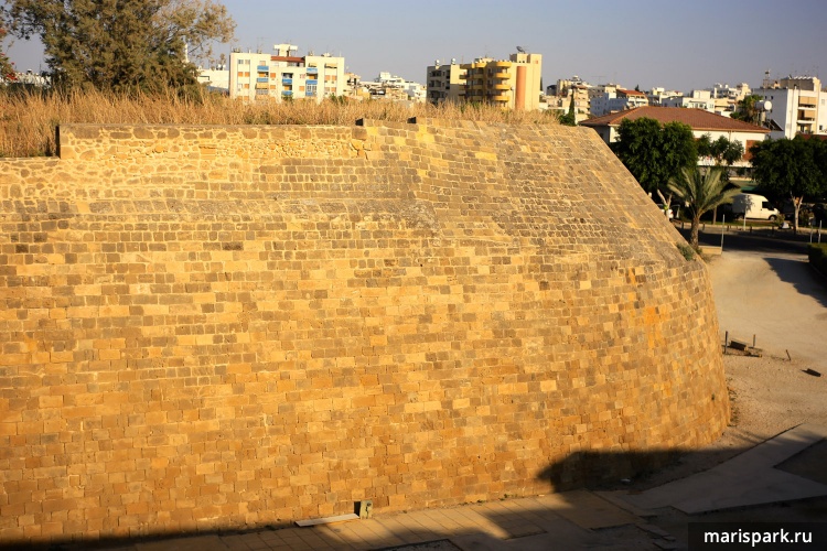 Остатки городских стен